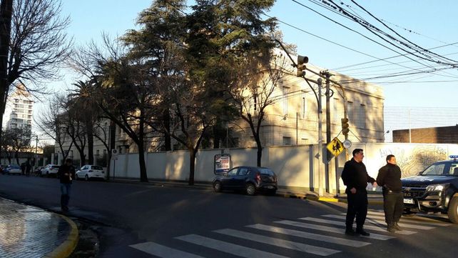 Amenaza de bomba en el colegio Calvario. Gentileza LT10.