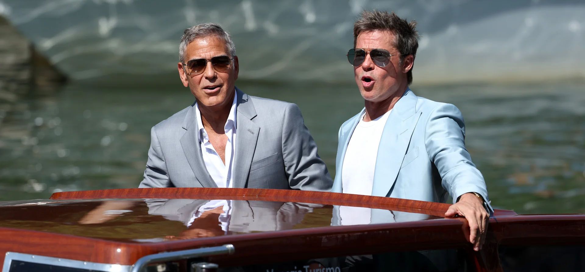 George Clooney y Brad Pitt llegan en taxi acuático durante el 81º Festival Internacional de Cine de Venecia, Venecia, Italia. Fotografía: Pascal Le Segretain/Getty Images George Clooney y Brad Pitt llegan en taxi acuático durante el 81º Festival Internacional de Cine de Venecia, Venecia, Italia. Fotografía: Pascal Le Segretain/Getty Images