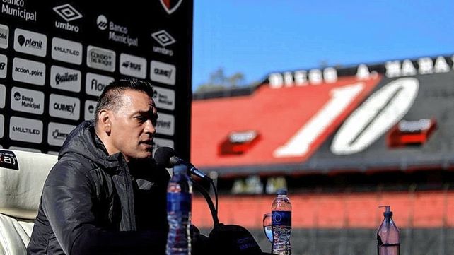 Fernando Gamboa asumió ayer y dio este martes su primera conferencia como DT de Newells.