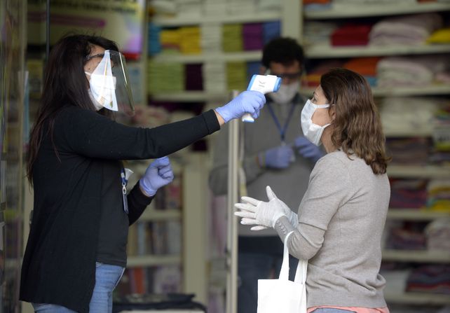 En Rosario se intensificaron los controles para evitar la propagaci&oacute;n del coronavirus.