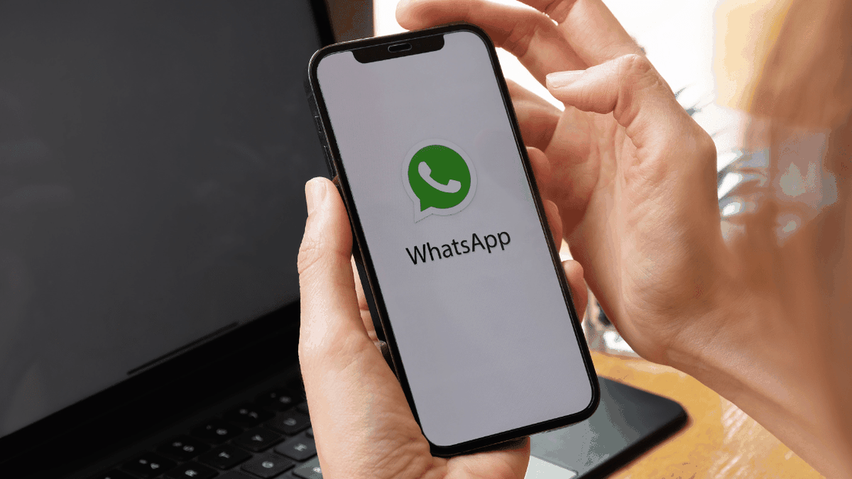 Por qué conectar los datos de Gmail con WhatsApp puede salvar tu cuenta
