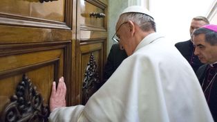 El Vaticano negó vínculos del Papa con la dictadura y denunció campaña en contra