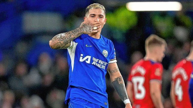 Gol de Enzo Fernández en la goleada del Chelsea.