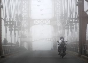 El cielo se volvió invisible en la ciudad de Santa Fe por la niebla