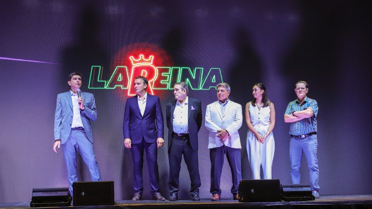 La Reina cortó cintas en Funes