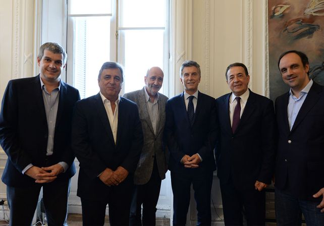 Corral y Macri se reunieron con el secretario general de la Internacional Socialista