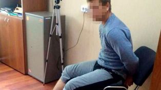 Una mujer vendió a su hija a un violador por una botella de vodka y menos de $35