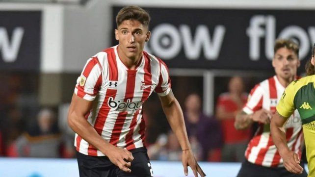 Ezequiel Naya, la torre que estaría en la mira de Colón para reforzar el ataque