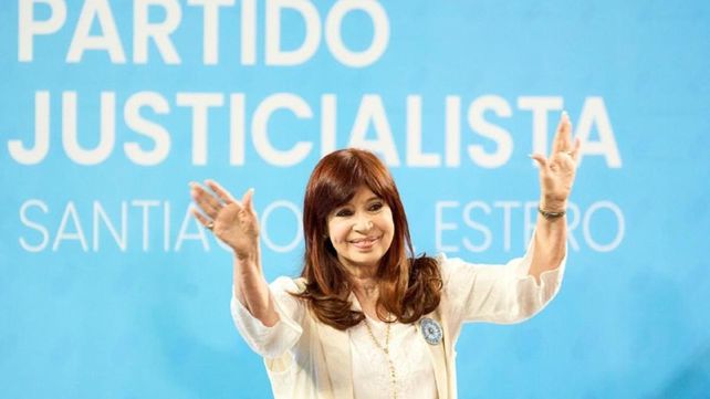 Cristina Kirchner estrenó oficialmente su cargo de presidenta del PJ en un acto en la ciudad de Santiago del Estero.