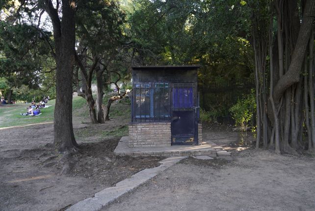 La garita policial está cerrada desde hace varios días.