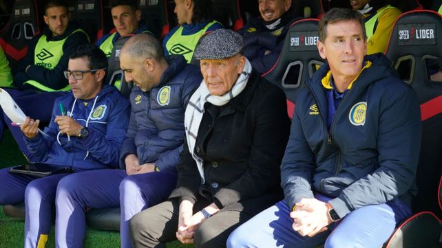 Miguel Angel Russo junto a sus ayudantes