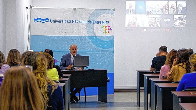 Se realizó la primera charla en el marco del 52º Aniversario de la UNER