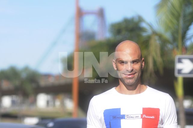 Pipo Desvaux posando con la sonrisa amplia de haber dejado todo por el fútbol