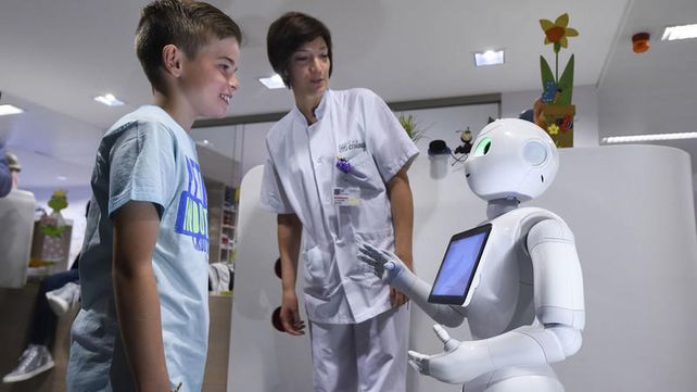 Atento. Pepper es un incansable recepcionista en un hospital de Lieja