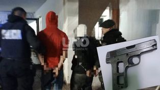 Barrio Los Hornos: persecución motorizada y dos menores detenidos con una pistola de guerra