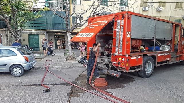 Los bomberos trabajaron en el lugar