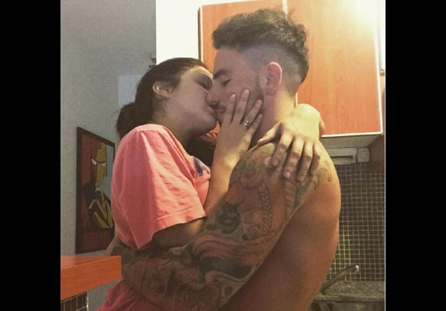 Con una foto, Barbie Vélez desmiente su separación de Federico Bal