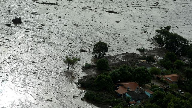 Imagen aérea del desastre por la destrucción de un dique de la minera Vale en Minas Gerais