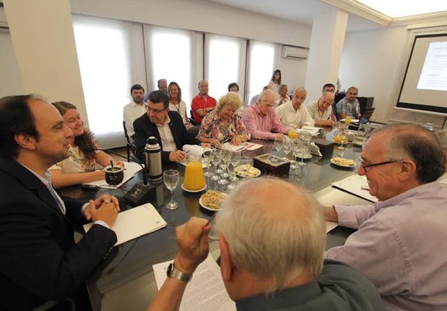 La mesa del diálogo apoyó la iniciativa de las Escuelas de Trabajo