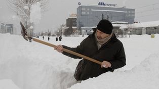 El fr&iacute;o se corri&oacute; al oeste europeo y la nieve cubri&oacute; paisajes de Roma