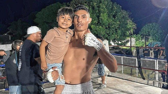 El Chacarero Ramírez ganó por KO técnico en la ciudad de Coronda.