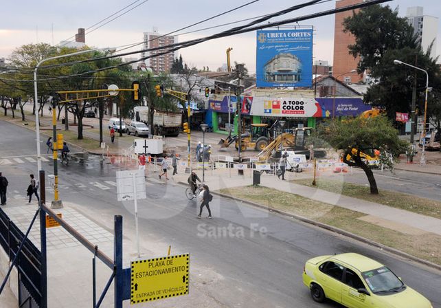 Los trabajos en el socavón iniciaron hace 20 días. Foto: Manuel Testi / Diario UNO Santa Fe
