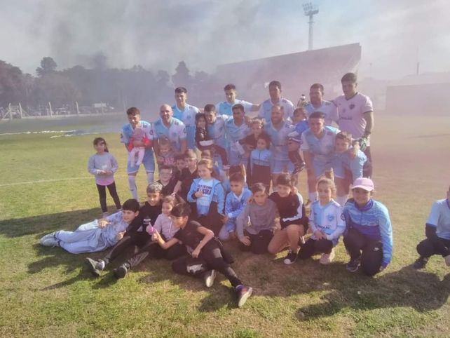 Unión. Los grandes llevaron a sus hijos para disfrutar a pleno el Día del Niño.