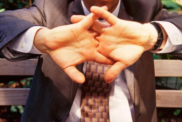 Misterio resuelto: por qué truenan los dedos de las manos