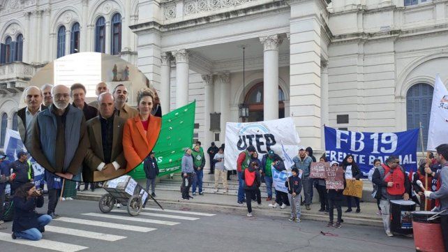 Frente a Casa de Gobierno, repudiaron a Beltrán Benedit por visitar a represores
