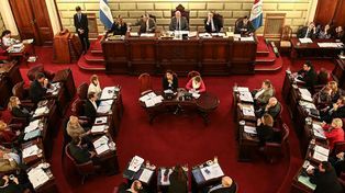 Con un arduo debate, el oficialismo logró el primer paso para endeudarse
