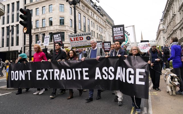 La socia de Julian Assange