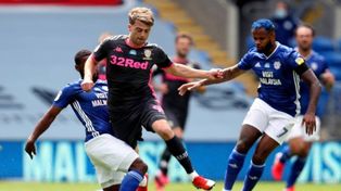 El Leeds de Bielsa resign&oacute; la punta en Cardiff.