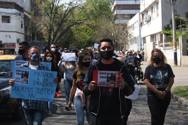 El crimen de Sebasti&aacute;n Cejas en Rosario desat&oacute; una ola de indignaci&oacute;n.