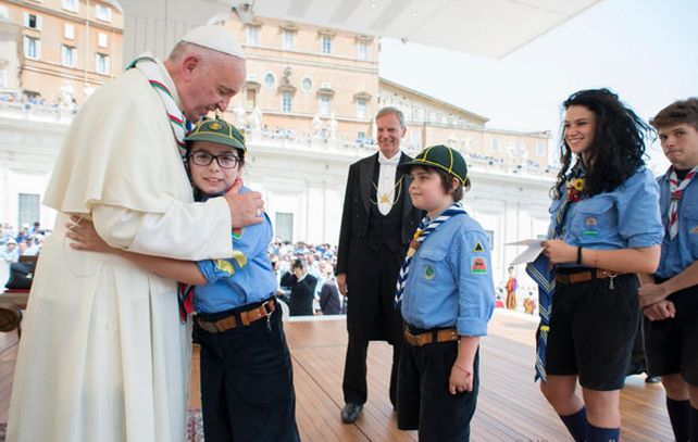 El papa Francisco también habló ante 90 mil scouts en la plaza San Pedro.