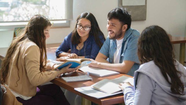 UNER ofrece más de 50 carreras presenciales y a distancia para tu futuro profesional
