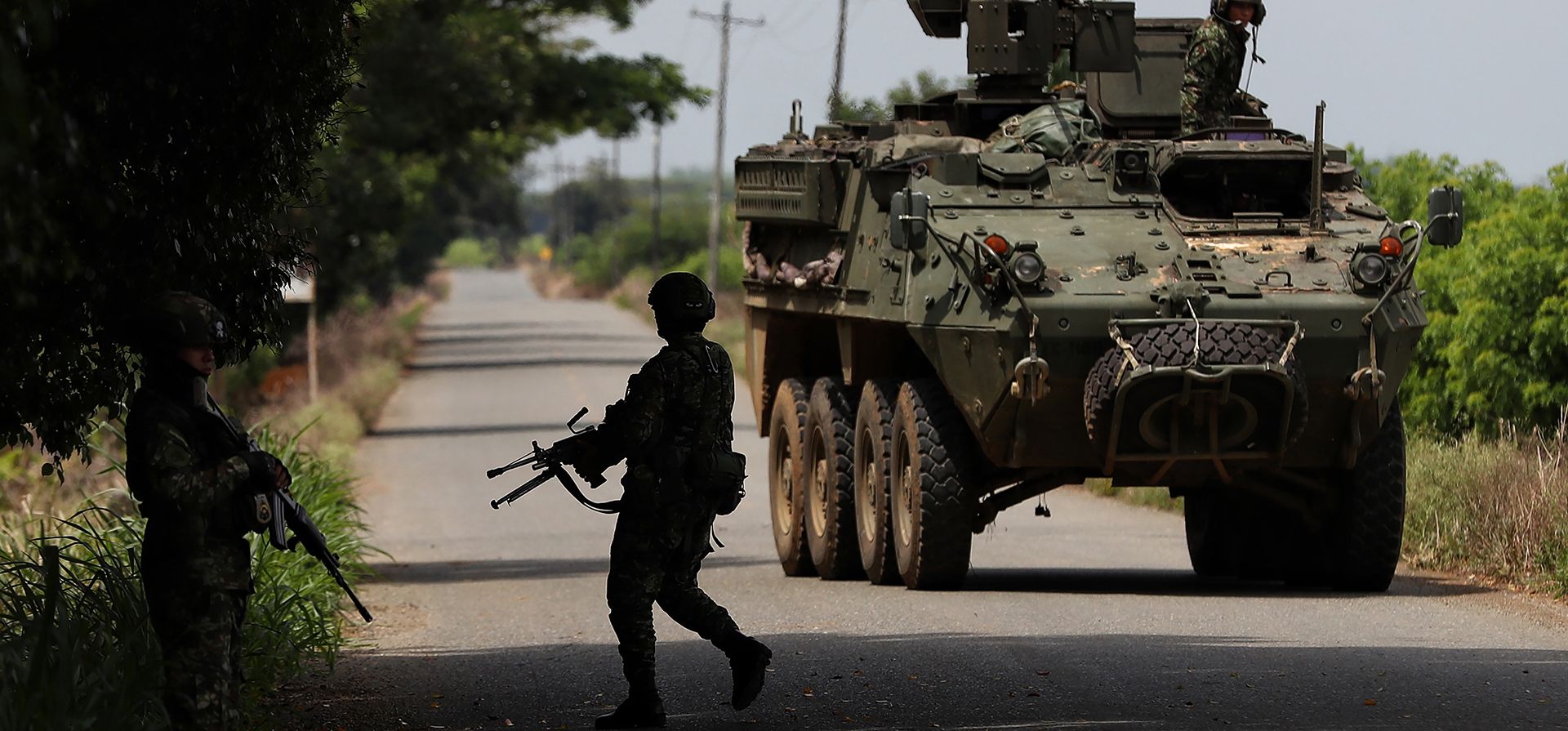 Soldados patrullan una carretera en Jamundi, Colombia, el miércoles 20 de mayo de 2026, una zona que ha sufrido frecuentes ataques de una facción disidente de las antiguas Fuerzas Armadas Revolucionarias de Colombia (FARC). (Foto AP/Santiago Saldarriaga) Soldados patrullan una carretera en Jamundi, Colombia, el miércoles 20 de mayo de 2026, una zona que ha sufrido frecuentes ataques de una facción disidente de las antiguas Fuerzas Armadas Revolucionarias de Colombia (FARC). (Foto AP/Santiago Saldarriaga)