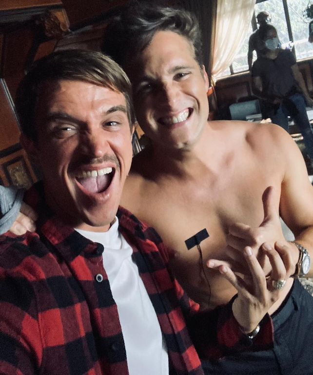 Juntos. El actor rosarino Juanchi Cane junto a Diego Boneta