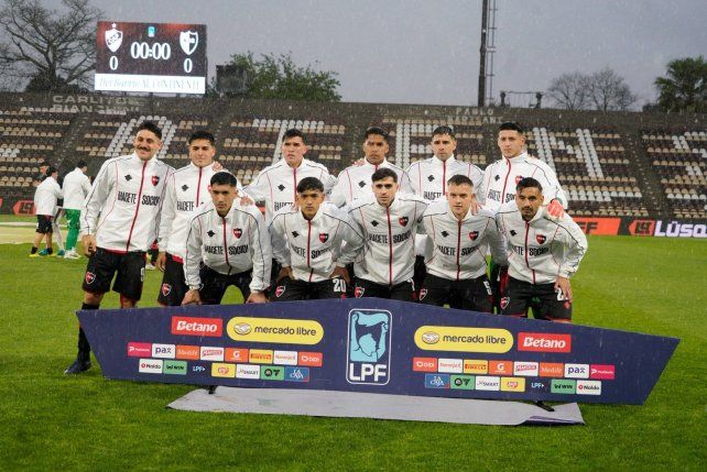 La formación inicial de Newells ante Platense.