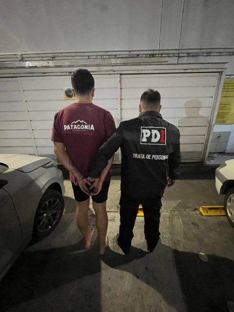 El joven fue hasta avenida Pellegrini y Sarmiento después del femicidio.