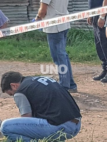 Emboscada criminal en Bº General López: lo acribillaron a balazos por la espalda en la calle y a plena luz del día