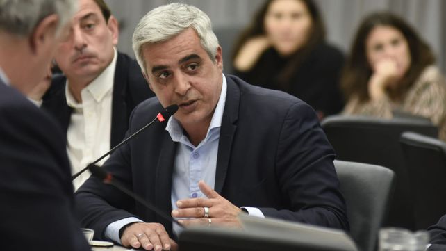 El rector de la UNR