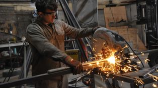 La Secretaría de Energía de la Nación autorizó un tarifazo mayorista del 200 al 425%. La EPE, además, pidió un 215%