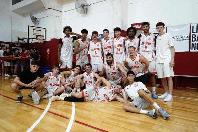 Alumni de Casilda ganó los dos partidos en la Superliga de la Asociación Rosarina de Básquet.