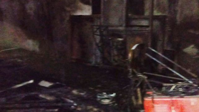 Se incendió el galpón de carrozas de la comparsa Mari Mari