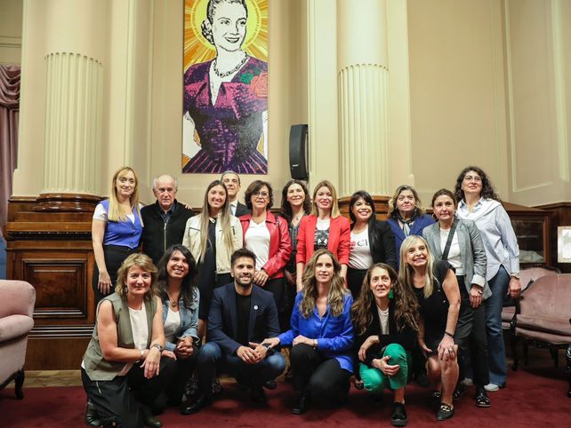 Senadoras del oficialismo firman dictámen por ley protectiva de género