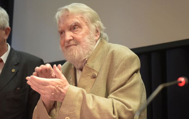 Aplausos. Osvaldo Bayer