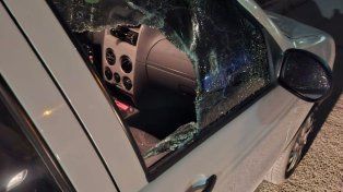 Policías de Libertador San Martín debieron romper los vidrios de un automóvil para rescatar a una bebé que había quedado atrapada accidentalmente