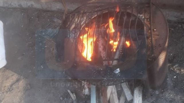 En la semana más fría, con leña y braseros resisten en barrios vulnerables de Paraná