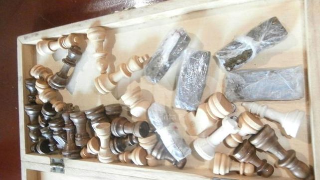 Romang: guardaban droga hasta en un tablero de ajedrez
