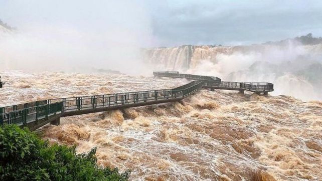 El Parque Nacional Iguazú ofrece un paisaje ideal de relax y naturaleza para disfrutar durante un viaje.